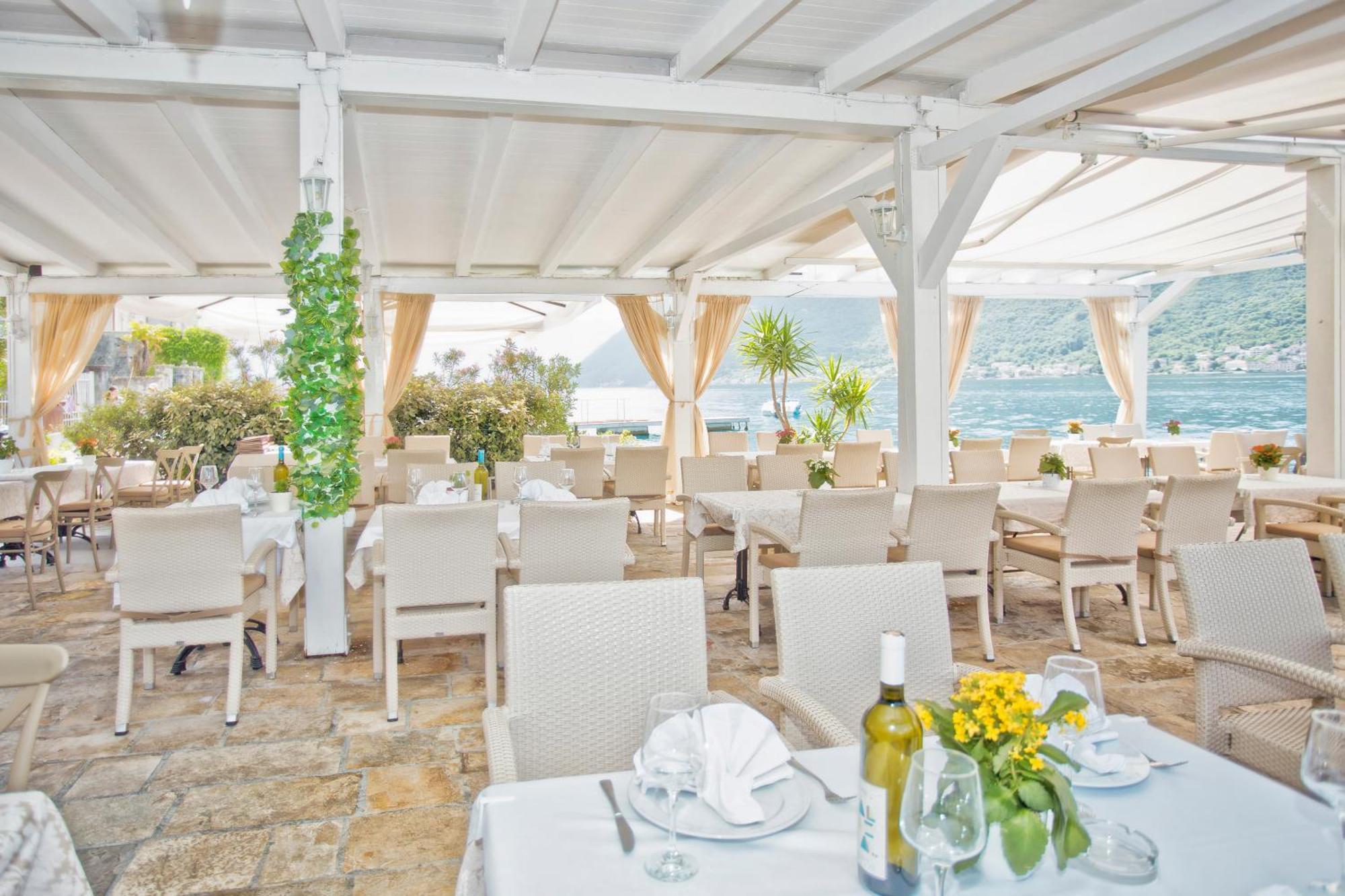 Hotel Admiral Perast Eksteriør bilde